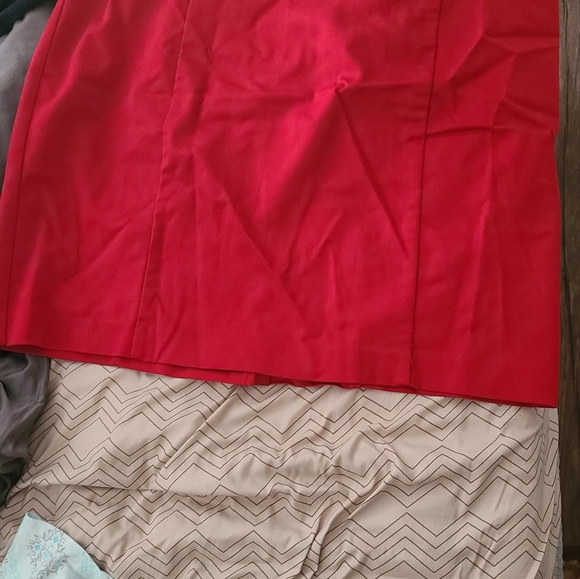 A nice red size 14 skirt. - Picture 5 of 8